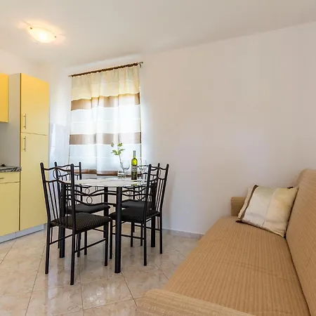 Cozy In With Kitchen Daire Valbandon